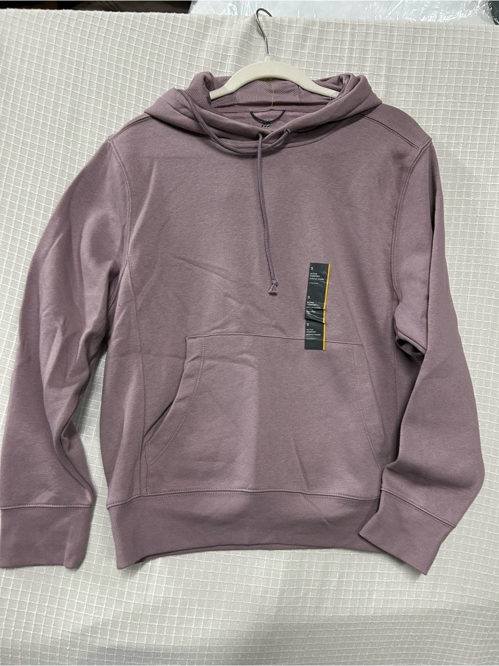 all in motion Men's Hoodie in Dusty Mauve